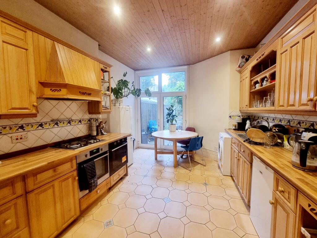1 bed House Share for rent in Hornsey. From Robert Lehrer Properties