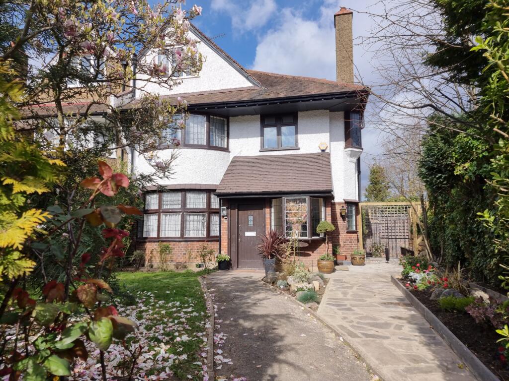 2 bed 1st Floor Flat for rent in Hornsey. From Robert Lehrer Properties