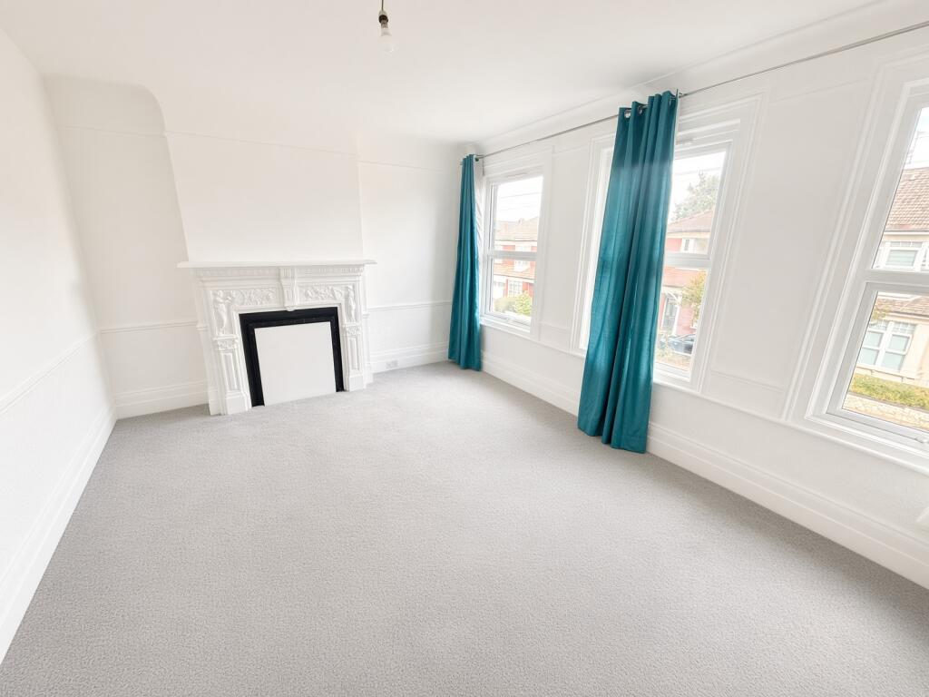 2 bed Apartment for rent in Wood Green. From Robert Lehrer Properties
