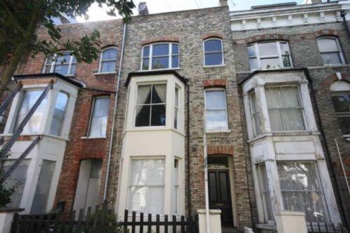 2 bed 1st Floor Flat for rent in Hornsey. From Robert Lehrer Properties