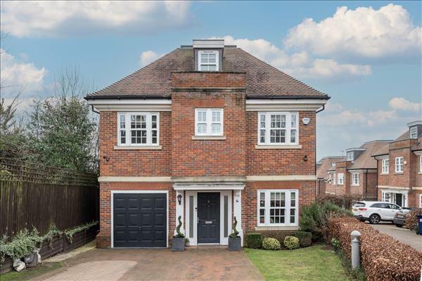 6 bed Detached House for rent in Arkley. From Richard James