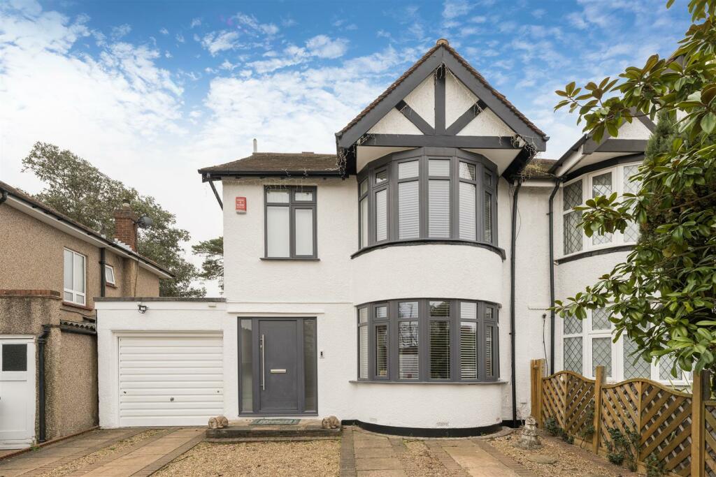5 bed Semi-Detached House for rent in Stanmore. From Richard James