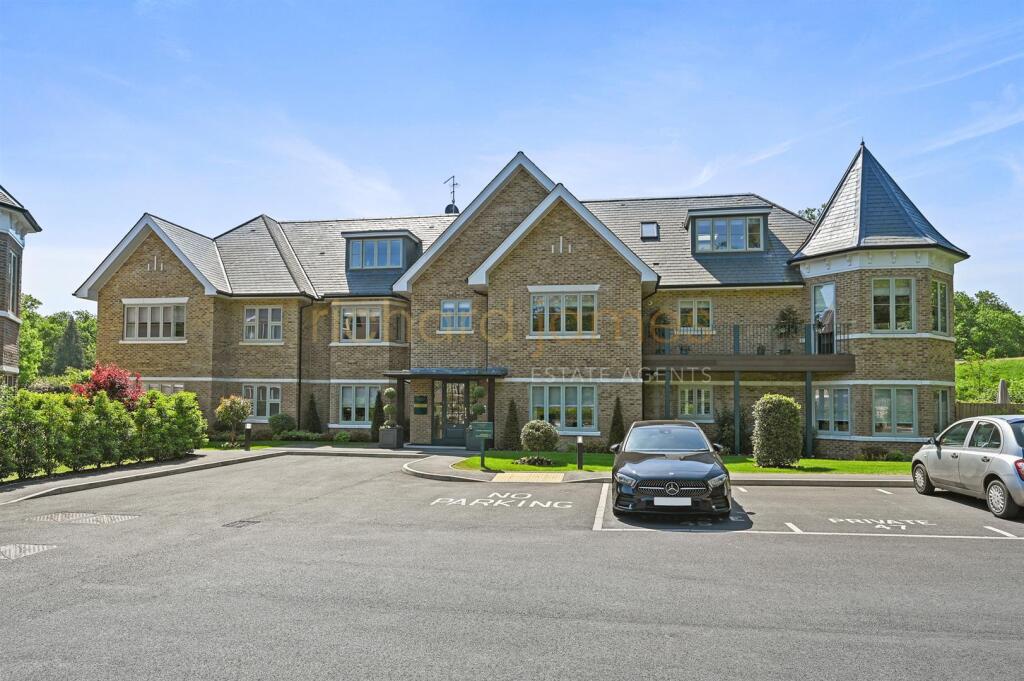 3 bed Apartment for rent in Bushey. From Richard James - Mill Hill