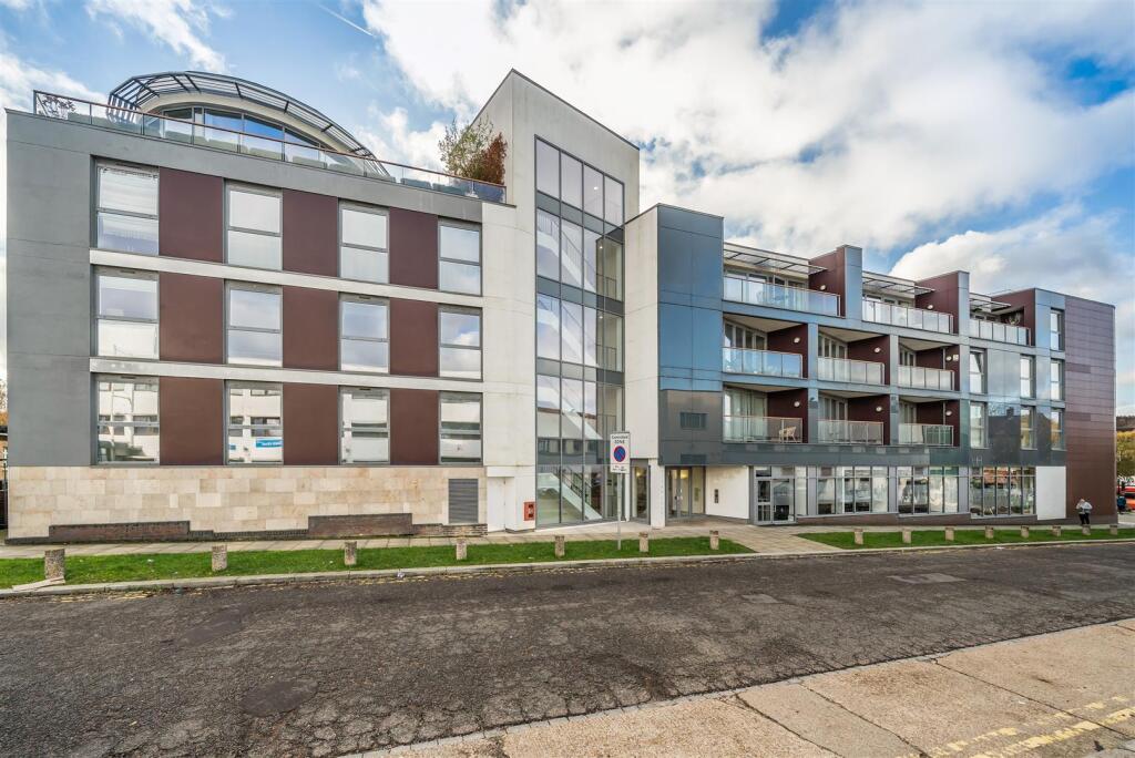 2 bed Apartment for rent in Hendon. From Richard James - Mill Hill