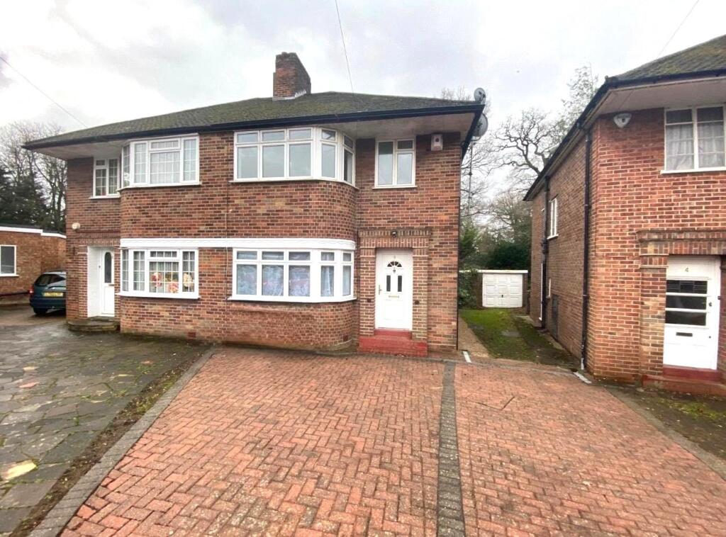 3 bed Detached for rent in Stanmore. From Richard James - Mill Hill