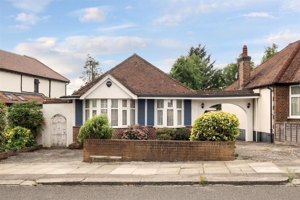 2 bed Bungalow for rent in Stanmore. From Richard James - Mill Hill