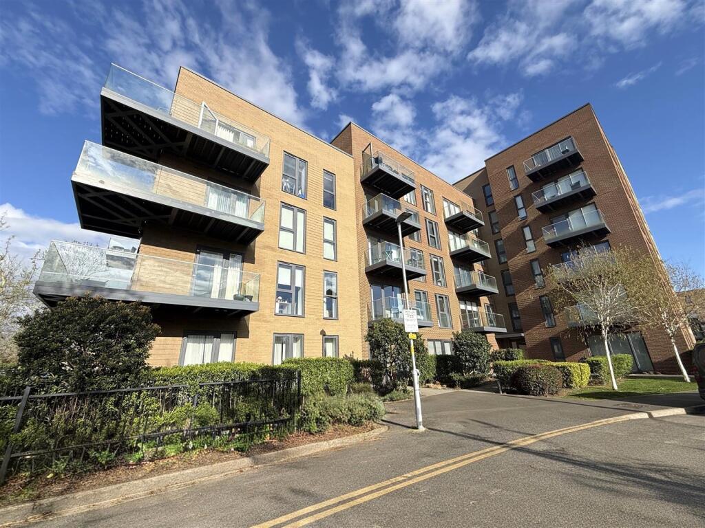 1 bed Apartment for rent in Borehamwood. From Richard James - Mill Hill