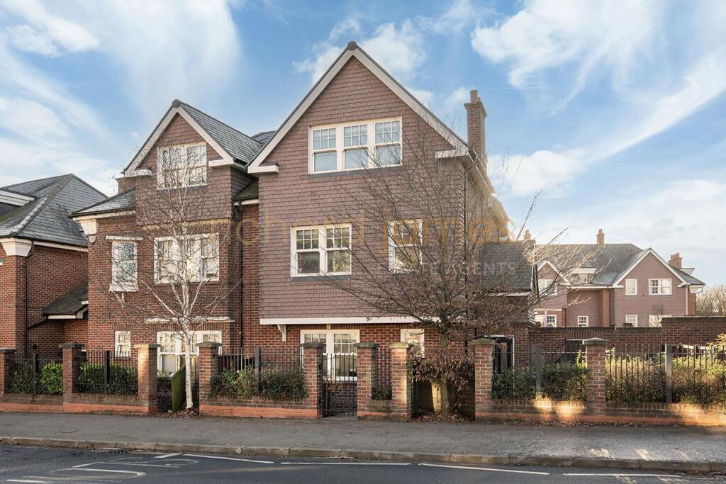 4 bed Detached for rent in Finchley. From Richard James - Mill Hill 4 bed Detached for rent in Finchley. From Richard James - Mill Hill