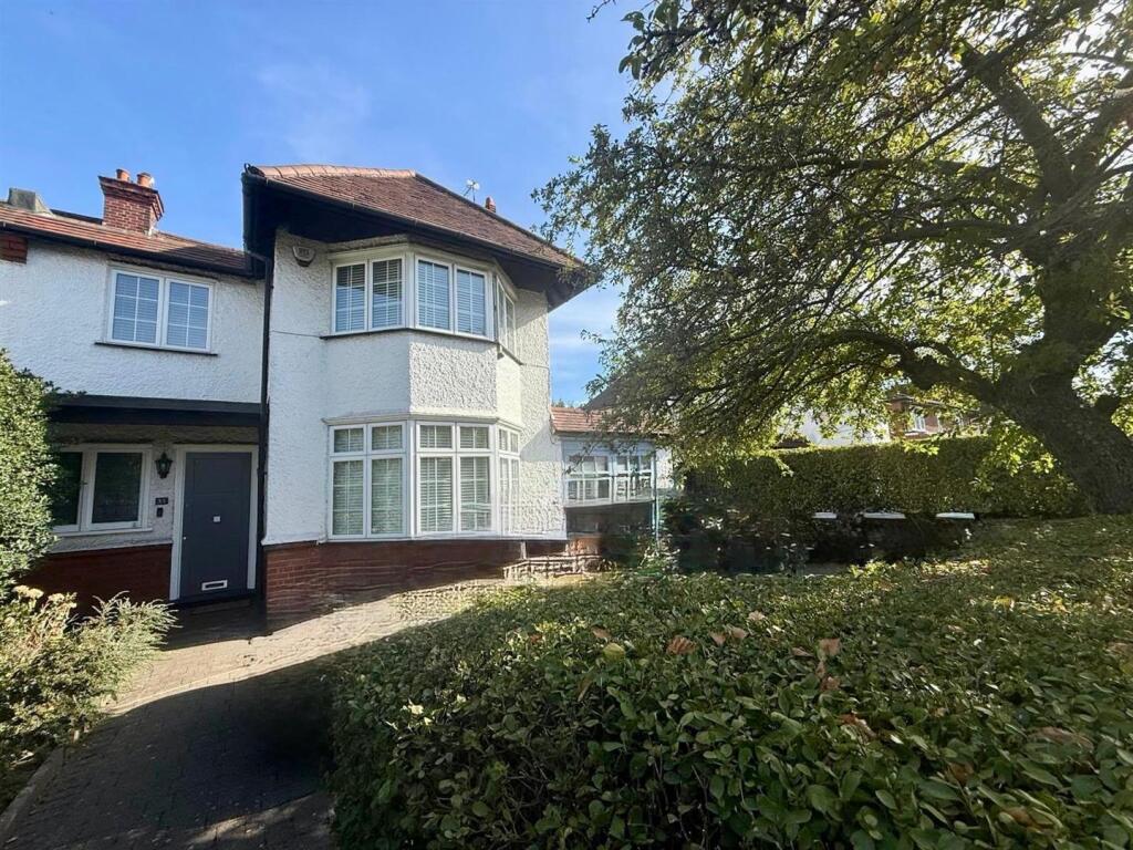 4 bed Semi Detached for rent in Hendon. From Richard James - Mill Hill