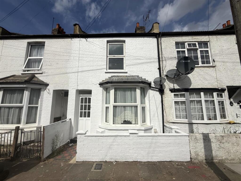 3 bed Mid Terraced House for rent in Stanmore. From Richard James - Mill Hill 3 bed Mid Terraced House for rent in Stanmore. From Richard James - Mill Hill