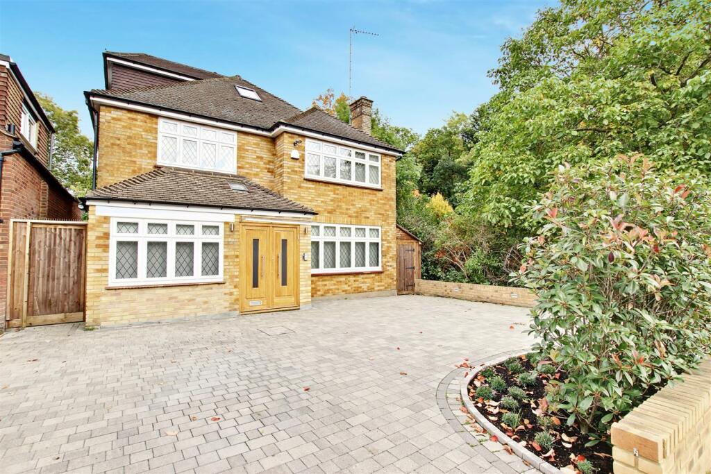 5 bed Detached for rent in Arkley. From Richard James - Mill Hill 5 bed Detached for rent in Arkley. From Richard James - Mill Hill