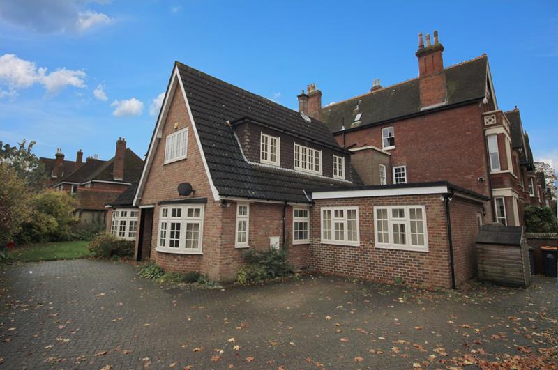 4 bed Detached for rent in Bedford. From Jayne Beard - Bedford