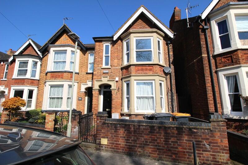 2 bed 1st Floor Flat for rent in Bedford. From Jayne Beard - Bedford