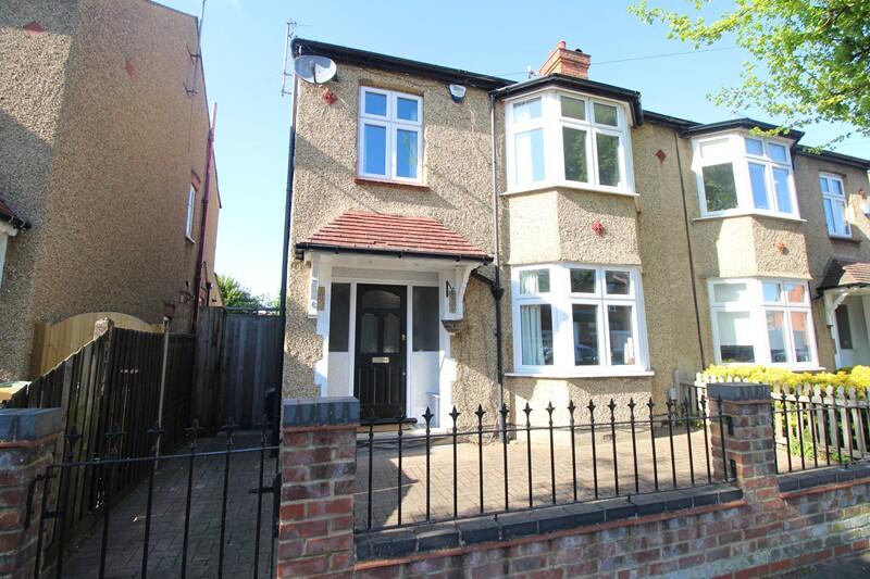 4 bed Detached for rent in Bedford. From Jayne Beard - Bedford