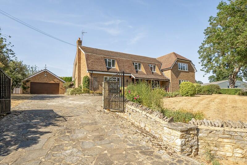 5 bed Detached bungalow for rent in Pavenham. From Jayne Beard - Bedford