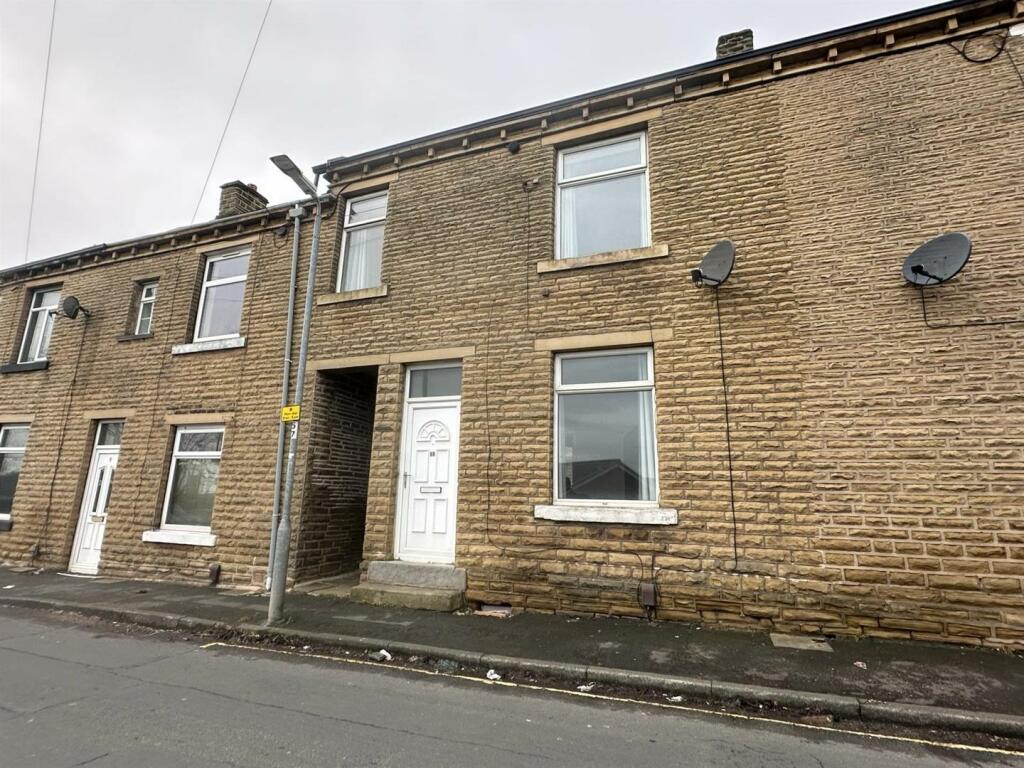 2 bed Mid Terraced House for rent in Brighouse. From Peter David Properties Ltd - Brighouse