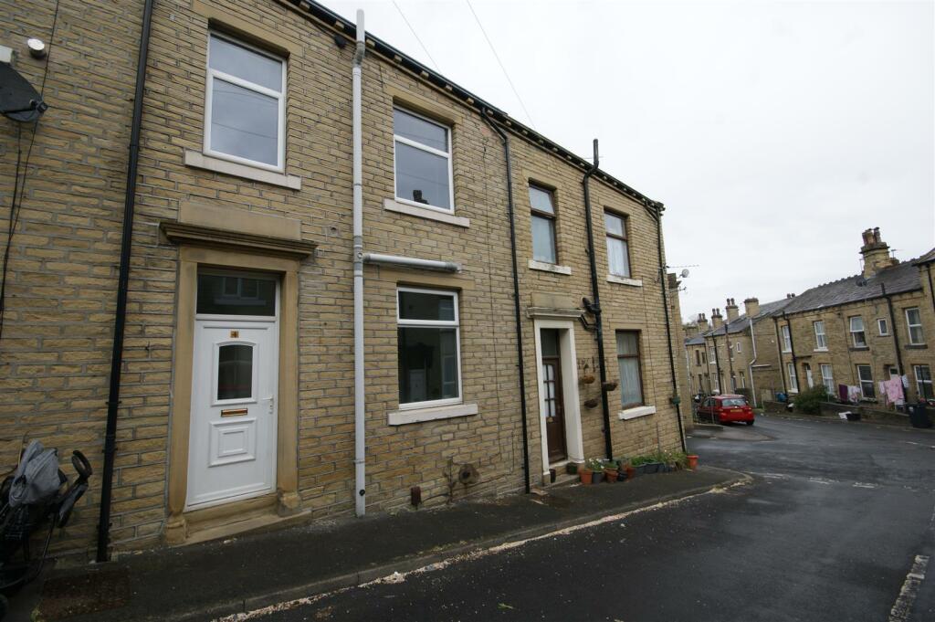 2 bed Mid Terraced House for rent in Brighouse. From Peter David Properties Ltd - Brighouse