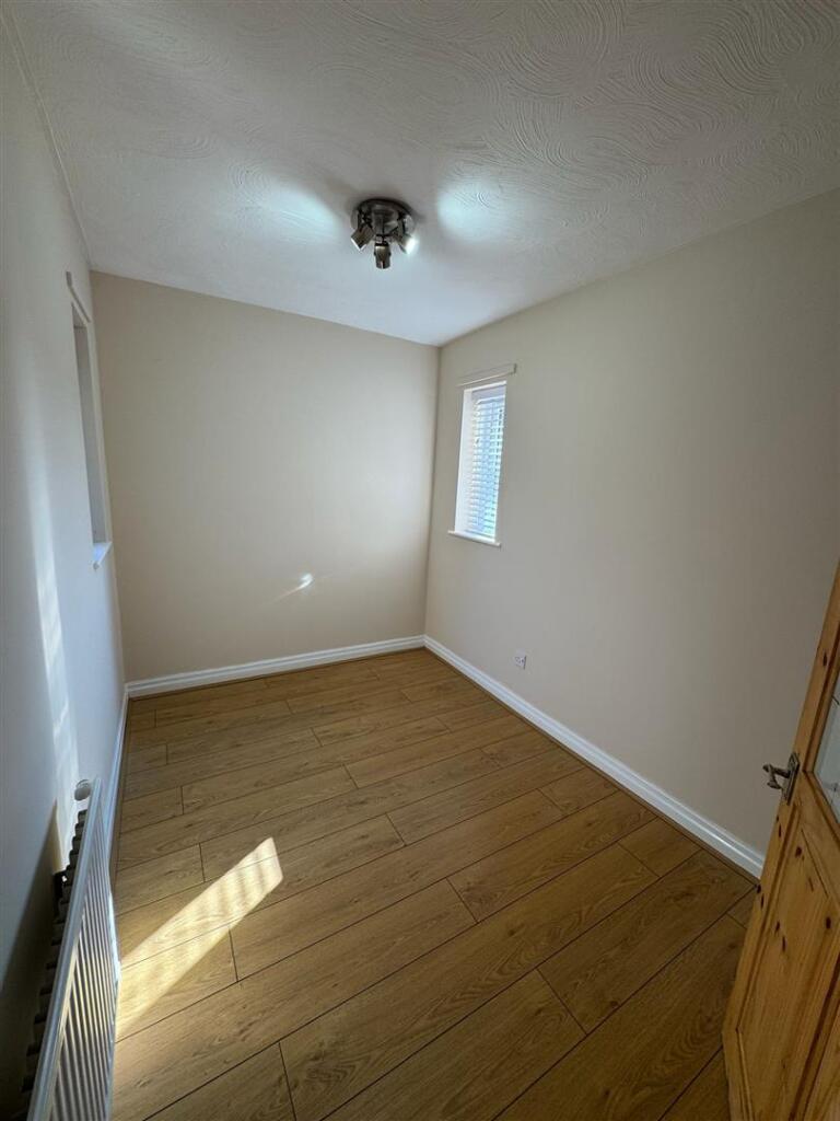 2 bed 1st Floor Flat for rent in Cleckheaton. From Peter David Properties - Brighouse