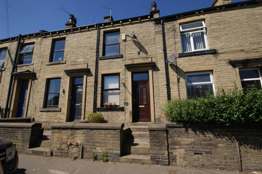 2 bed Mid Terraced House for rent in Brighouse. From Peter David Properties - Brighouse