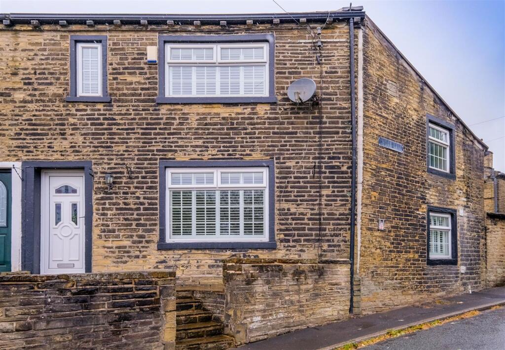 2 bed End of Terrace for rent in Stone Chair. From Peter David Properties - Brighouse