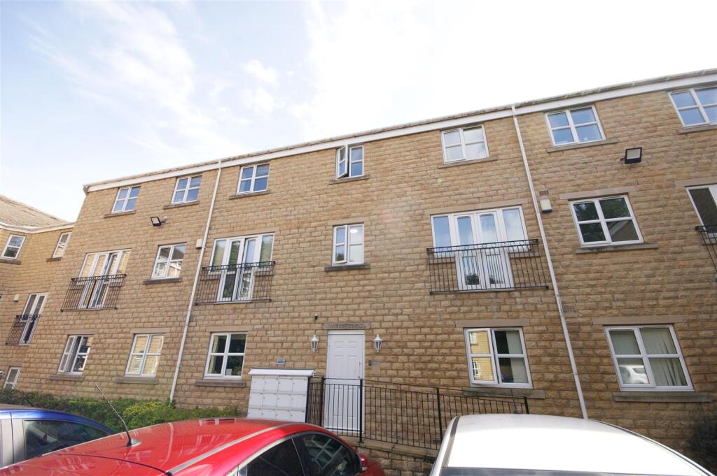 2 bed Apartment for rent in Brighouse. From Peter David Properties - Brighouse