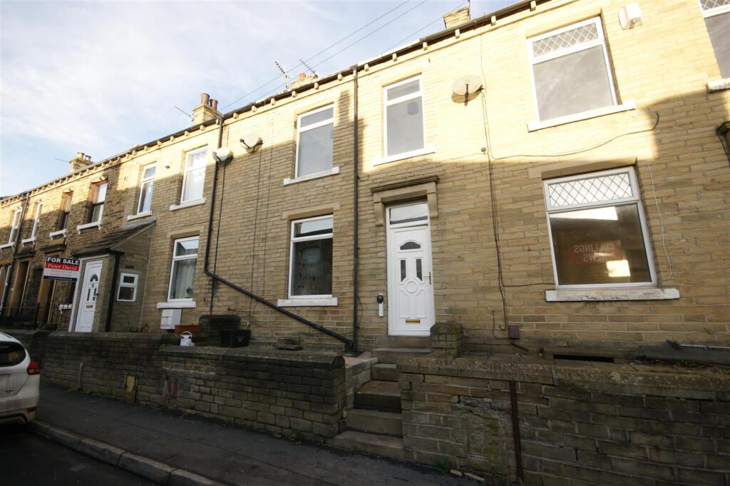 2 bed Mid Terraced House for rent in Brighouse. From Peter David Properties - Brighouse