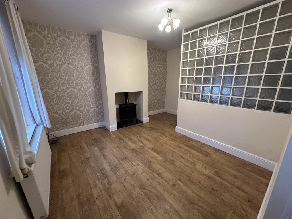 2 bed Mid Terraced House for rent in Brighouse. From Peter David Properties - Brighouse