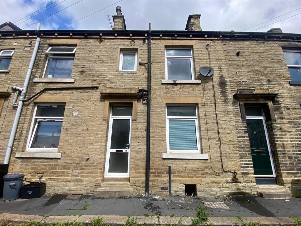 1 bed Mid Terraced House for rent in Brighouse. From Peter David Properties - Brighouse