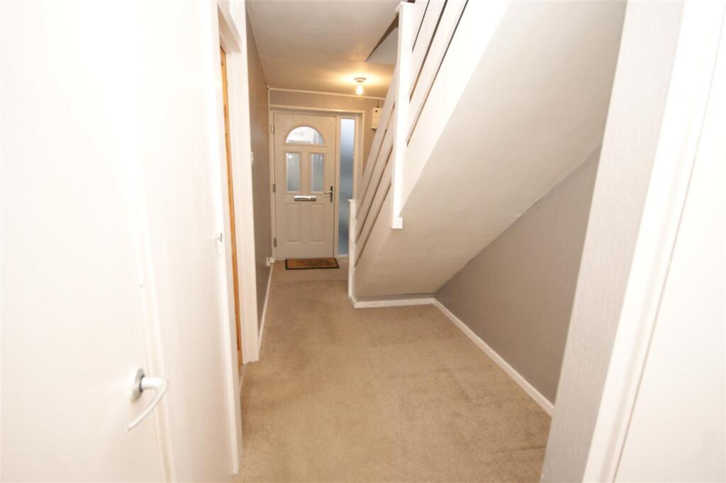 3 bed Mid Terraced House for rent in Brighouse. From Peter David Properties - Brighouse