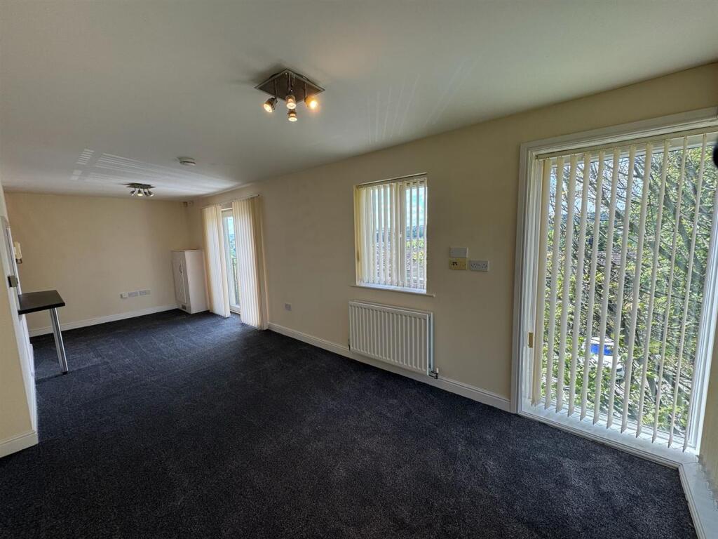 2 bed 1st Floor Flat for rent in Halifax. From Peter David Properties - Brighouse