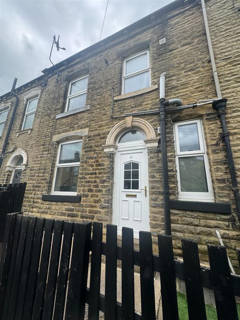 3 bed Mid Terraced House for rent in Brighouse. From Peter David Properties - Brighouse