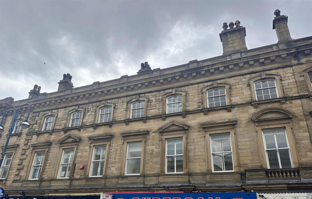 1 bed 1st Floor Flat for rent in Huddersfield. From Peter David Properties - Brighouse