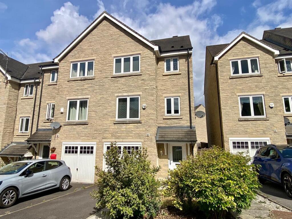 4 bed Town House for rent in Brighouse. From Peter David Properties - Brighouse 4 bed Town House for rent in Brighouse. From Peter David Properties - Brighouse