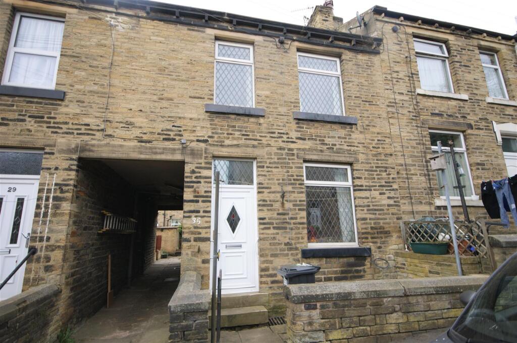 2 bed Mid Terraced House for rent in Brighouse. From Peter David Properties - Brighouse