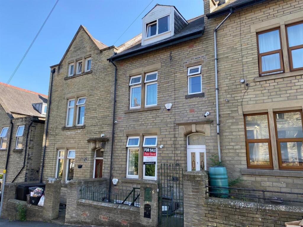 4 bed Mid Terraced House for rent in Brighouse. From Peter David Properties - Brighouse