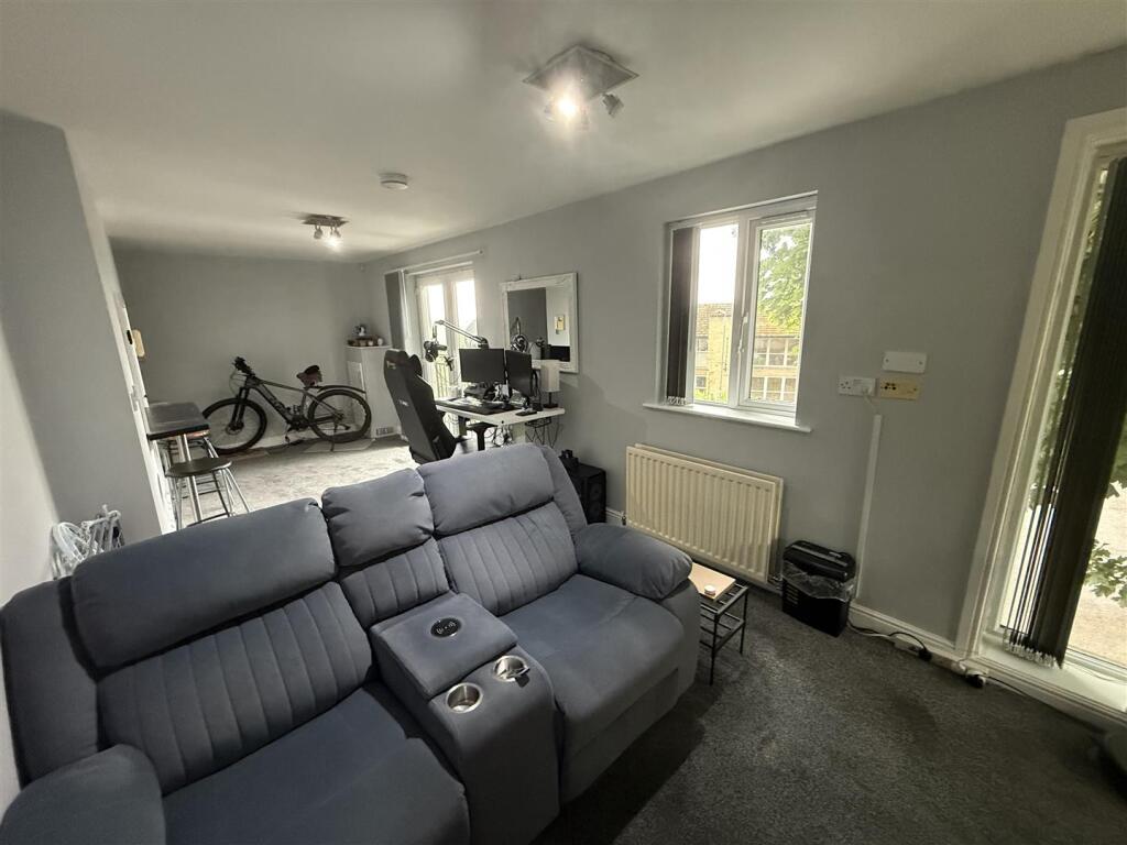 2 bed Apartment for rent in Halifax. From Peter David Properties - Brighouse 2 bed Apartment for rent in Halifax. From Peter David Properties - Brighouse