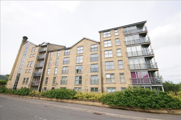 2 bed Apartment for rent in Elland. From Peter David Properties - Brighouse