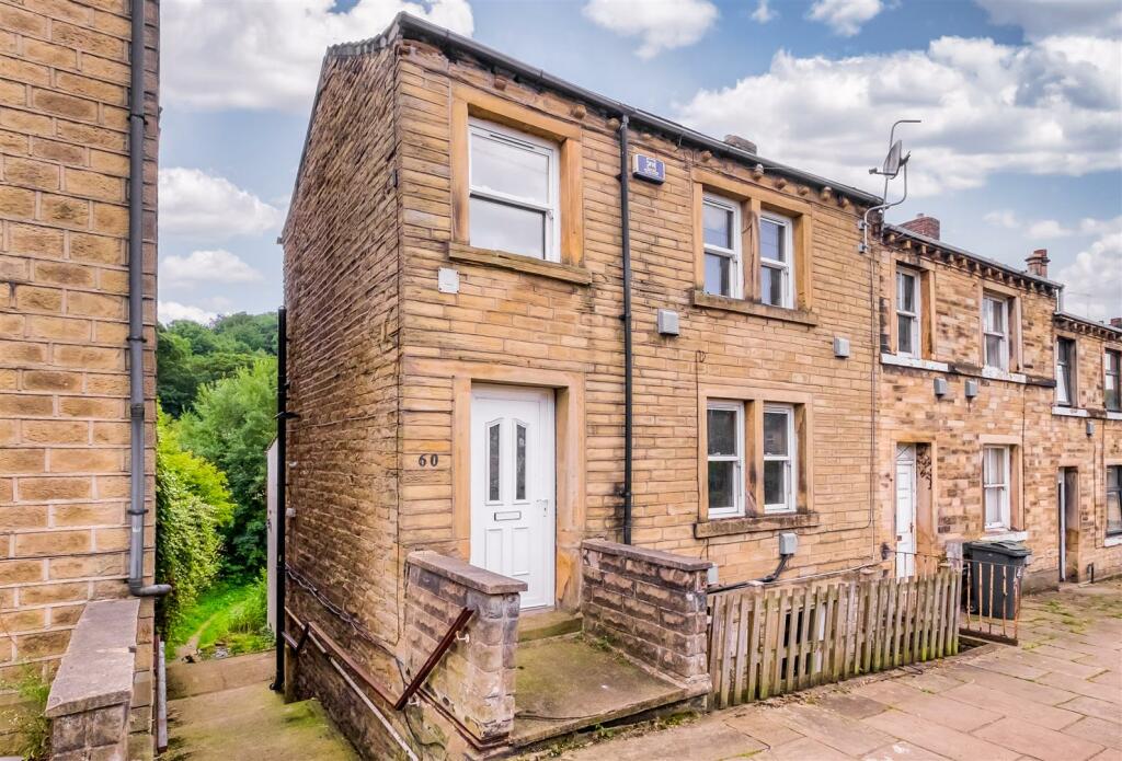 3 bed End Terraced House for rent in Huddersfield. From Peter David Properties Ltd - Huddersfield