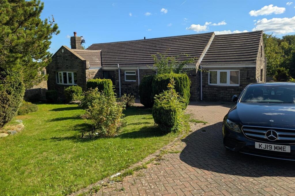 3 bed Bungalow for rent in Huddersfield. From Peter David Properties - Huddersfield