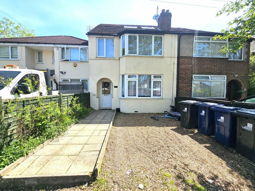 3 bed Duplex for rent in Greenford. From Peter Gamble & Co