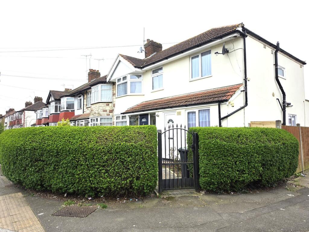 2 bed Detached for rent in Greenford. From Peter Gamble & Co
