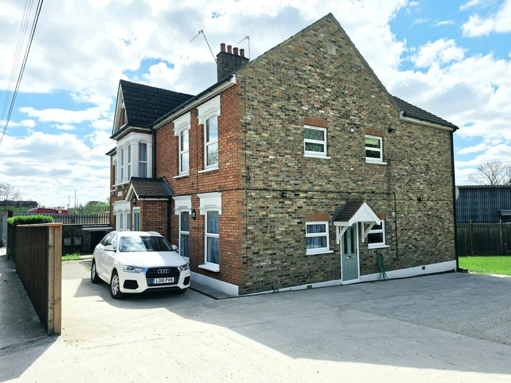 2 bed 1st Floor Flat for rent in Greenford. From Peter Gamble & Co