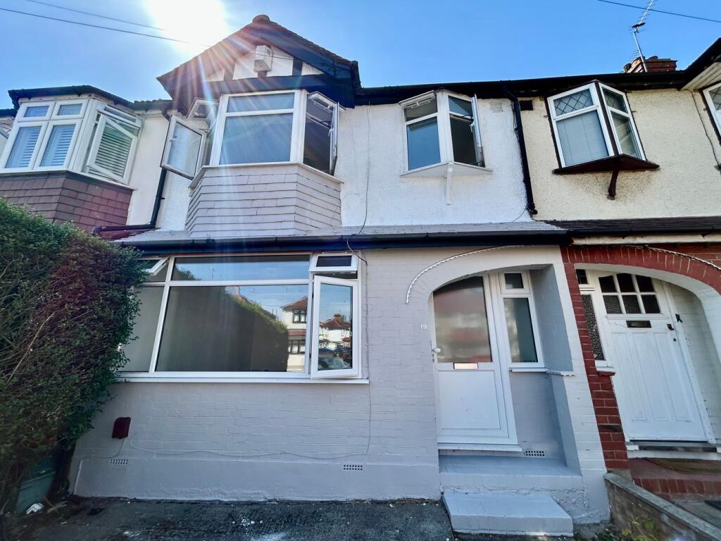 3 bed Detached for rent in Greenford. From Peter Gamble & Co 3 bed Detached for rent in Greenford. From Peter Gamble & Co