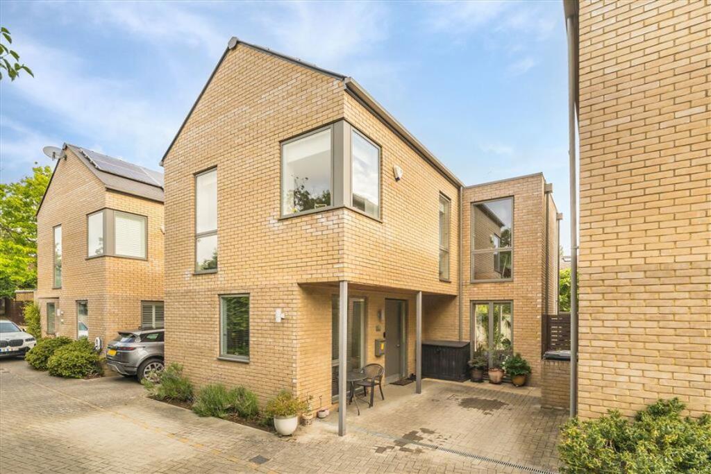 4 bed Detached for rent in Lewisham. From Dexters - Brockley