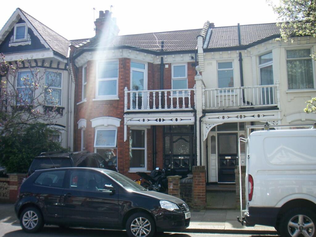 2 bed Flat for rent in Wood Green. From Peter Michael Estates