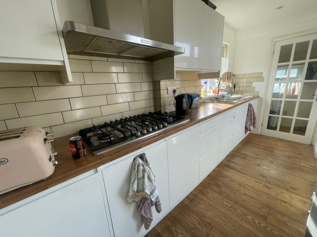 1 bed Flat for rent in Edmonton. From Peter Michael Estates