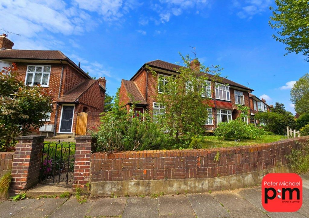2 bed Maisonette for rent in Crews Hill. From Peter Michael Estates