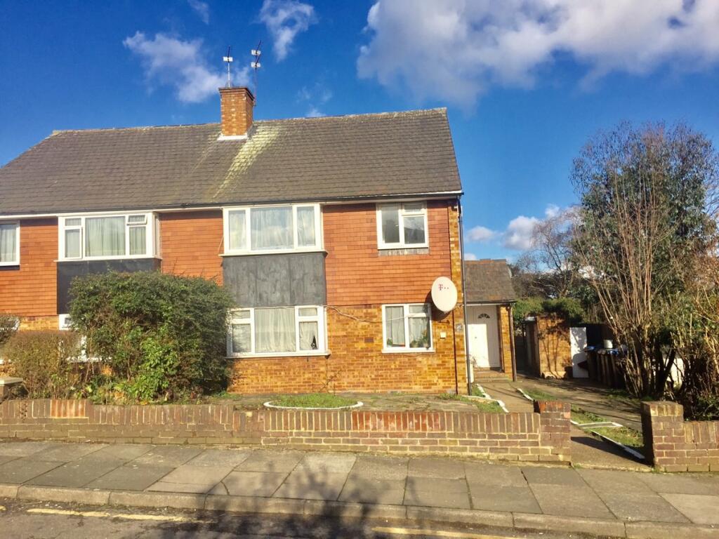 2 bed Flat for rent in Southgate. From Peter Michael Estates