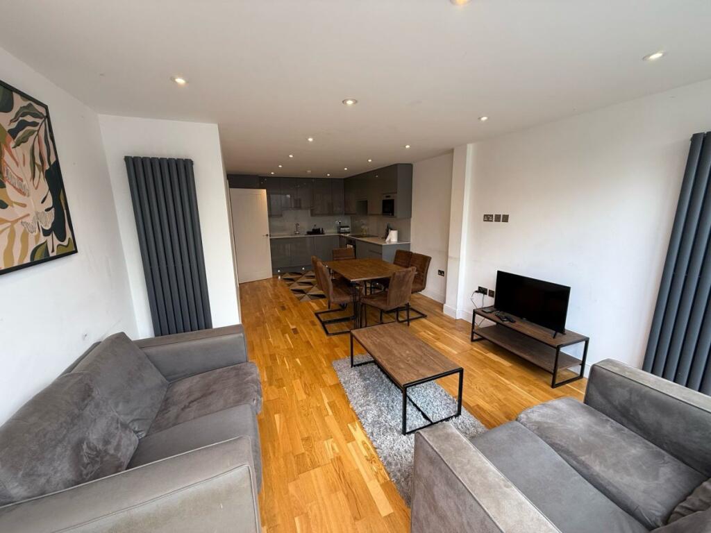 3 bed 1st Floor Flat for rent in Finchley. From Peter Michael Estates