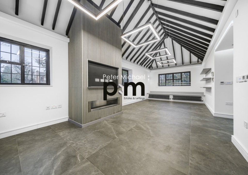 3 bed 1st Floor Flat for rent in Hadley Wood. From Peter Michael Estates 3 bed 1st Floor Flat for rent in Hadley Wood. From Peter Michael Estates